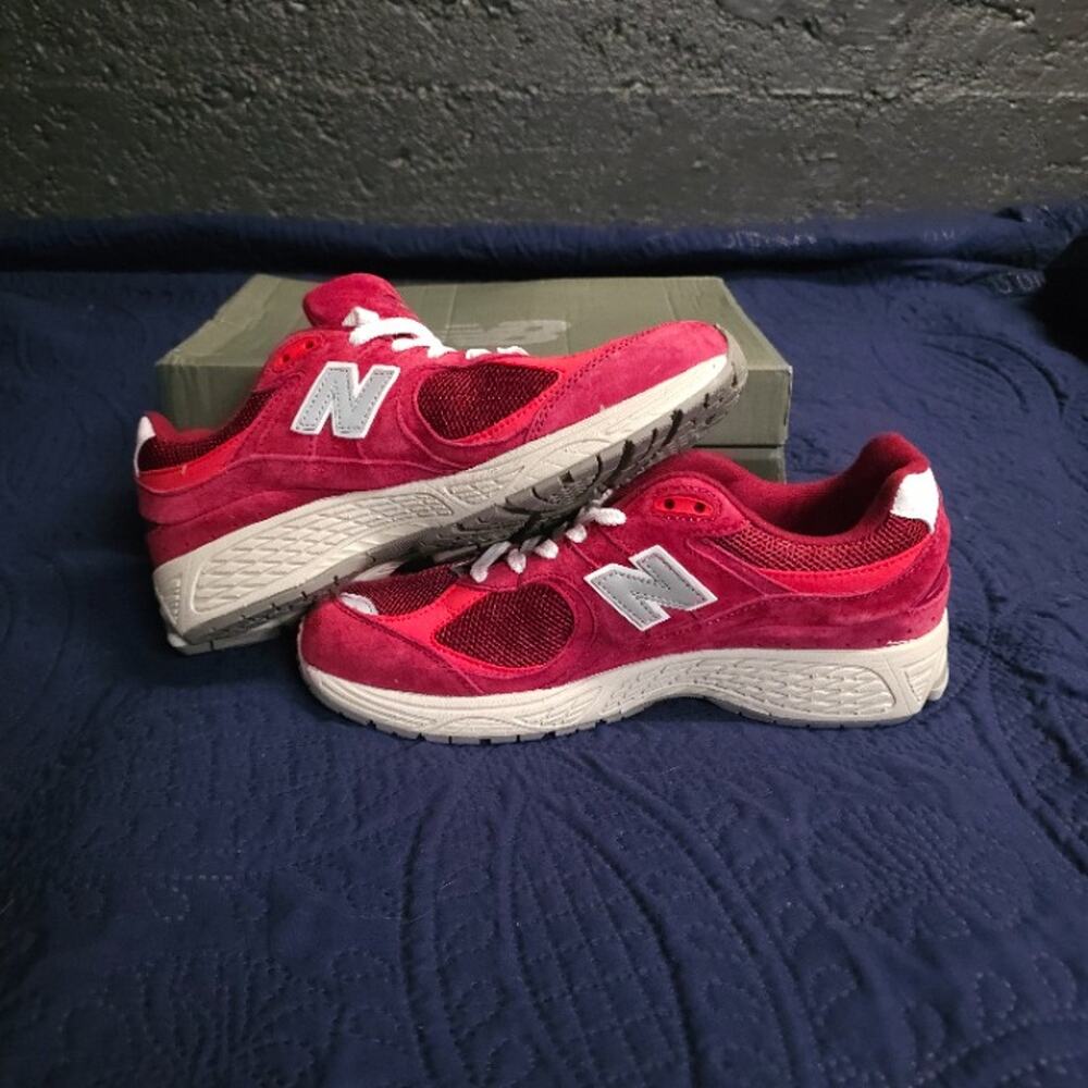New Balance 2002R Bordeaux Burgundy Suede Sneakers Size 11 Like New - Picture 4 of 7
